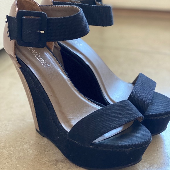 Shoedazzle Wedge Sandals - Picture 2 of 8